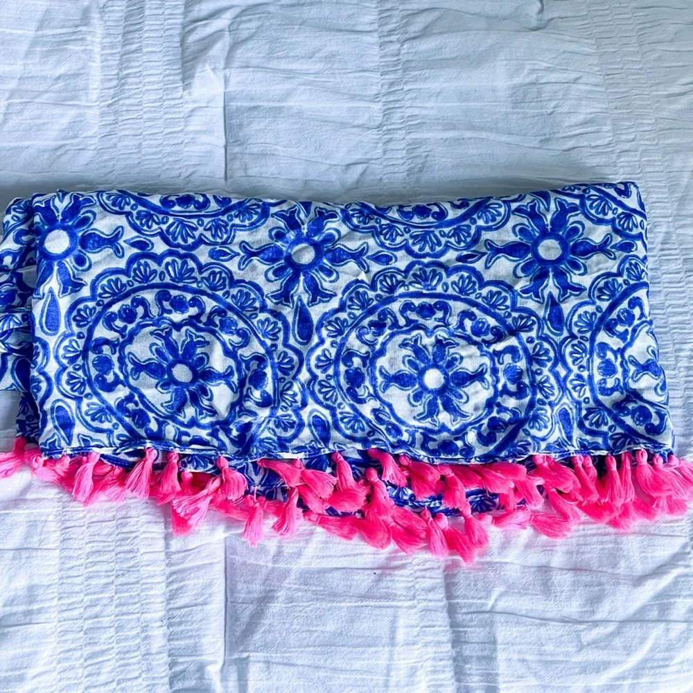 Lilly Pulitzer Riley Infinity Loop Scarf with Pink Tassels - Picture 4 of 5